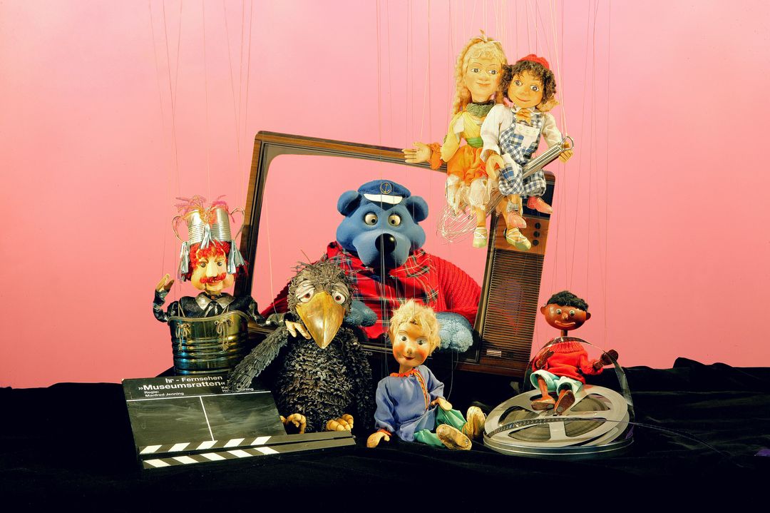 Eine Insel Mit Zwei Bergen Augsburger Puppenkiste Galerie | Augsburger Puppenkiste®